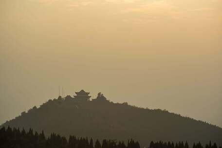 黄昏时刻的山顶日落延时