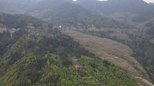 航拍远眺加榜梯田群山大山中的梯田