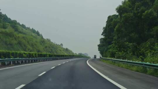 高速公路行驶风景