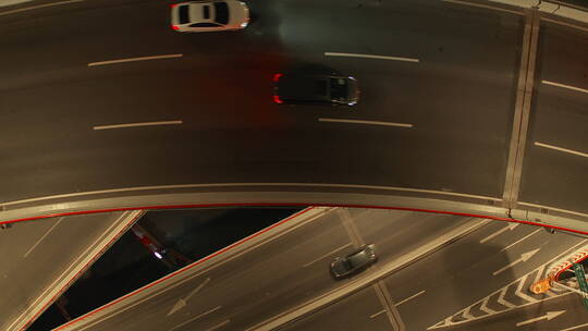 4K航拍上海南浦大桥黄桥面车辆穿梭夜景