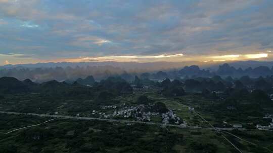 广西桂林山水 水墨画 丁达尔耶稣光视频素材模板下载