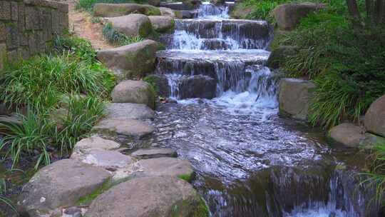 山涧溪流水流