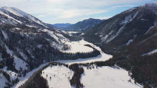 新疆阿勒泰地区喀纳斯景区雪景航拍