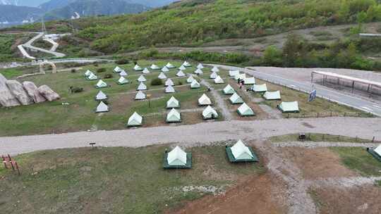 户外露营地帐篷房屋全景