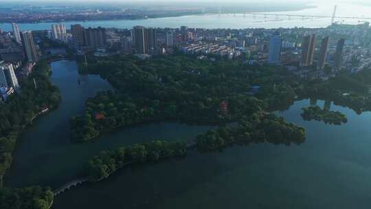 湖北荆州城市湿地逆光4K航拍视频素材模板下载