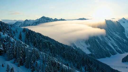 雪岭晨曦 云海浮动 冬日宁静天地