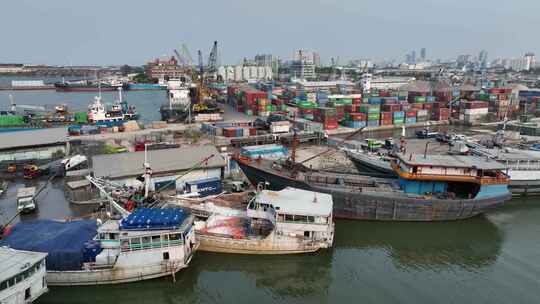 原创 印尼雅加达港口码头运输物流航拍风光视频素材模板下载