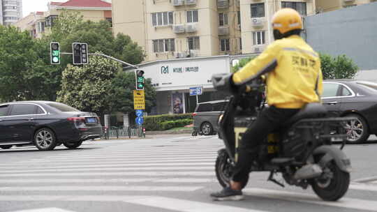 上海商城路十字交叉路口