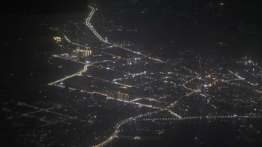 飞机上的夜景