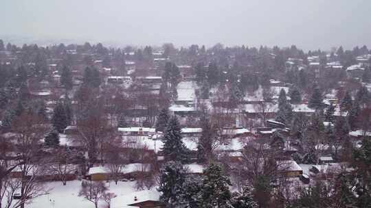 白雪覆盖的村子