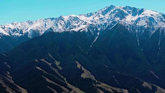 航拍高原雪山