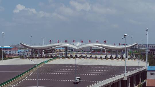航拍胶东国际机场高速出入口视频素材模板下载