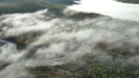 航拍山脉河流云雾缭绕