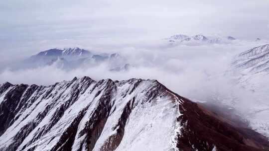 青海拉脊山雪山云雾航拍