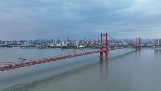 武汉鹦鹉洲长江大桥，平视环绕镜头视频素材模板下载