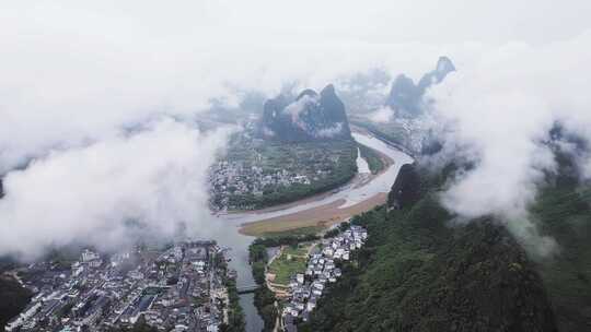 桂林山水烟雨漓江兴坪古镇航拍风光4K