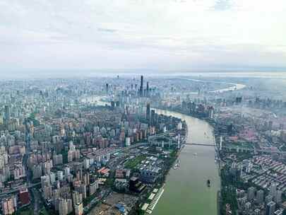 上海黄浦江航拍视角下的繁华都市全景