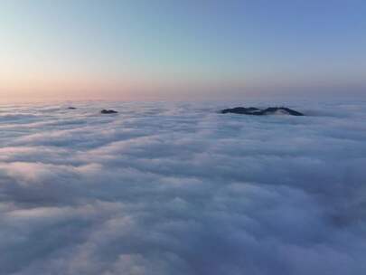 信宜钱排风车山云海日出航拍，日出云海