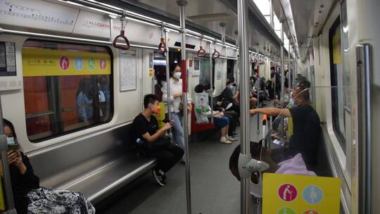广州地铁 三号线  内景 人流视频素材模板下载