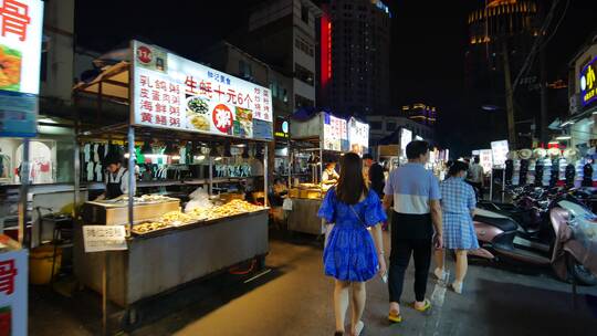 广西南宁中山路美食街夜市烧烤摊夜生活街景