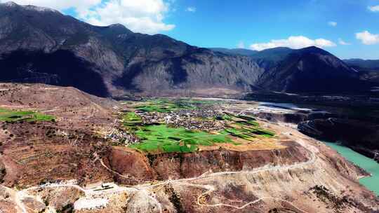 云南香格里拉江边村地貌地形全景航拍