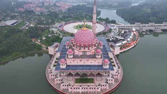 马来西亚布城粉色水上清真寺建筑景观航拍