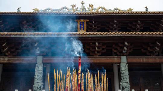 香炉 烧香 香火旺盛 祈祷 祈福 寺庙