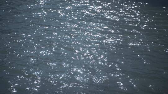 移动的水面波光粼粼湖面阳光照射海水江河面