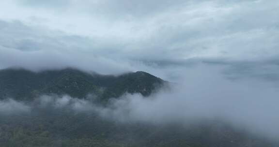 绿山云雾缭绕云海大山