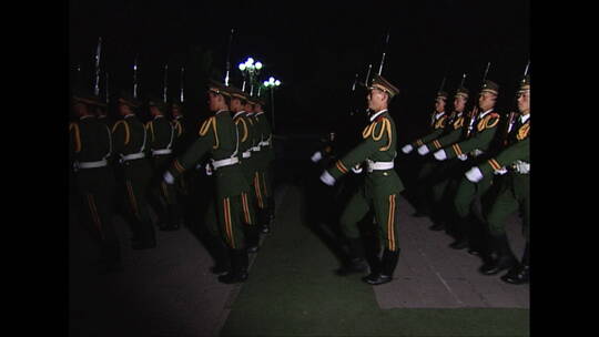 国旗护卫队升旗仪式 齐步走侧面 含同期声