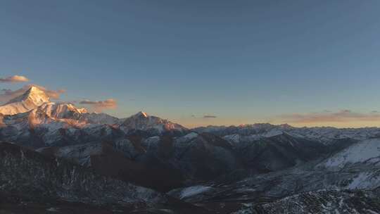 雪山日照金山贡嘎雪山冷嘎措航拍