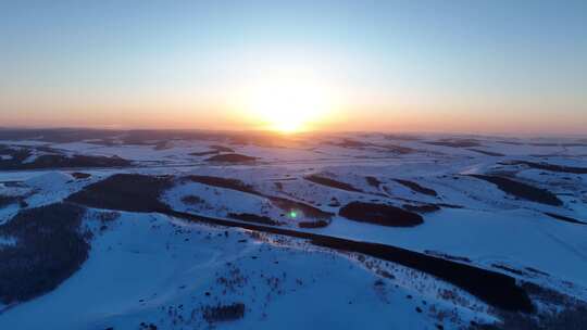 夕阳下的极寒雪原