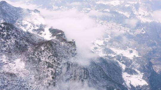 4k航拍恩施雪山雾凇峡谷风光