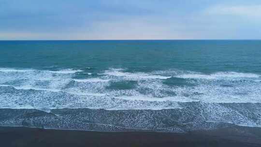 海边海浪沙滩