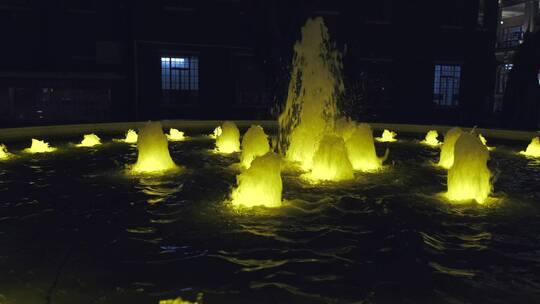 广州沙面岛喷泉广场的夜景灯光秀