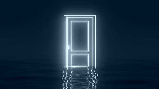 水面白色发光的门开门
