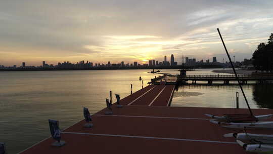 武汉市东湖曲港听荷航拍夕阳东湖高楼大厦