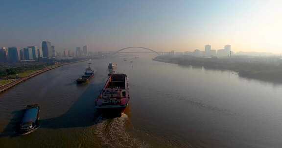 卢浦大桥 船 河道 忙碌 摩天大楼 黄浦江