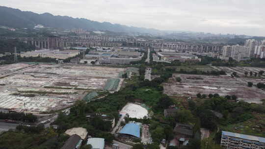 工业园区被拆除后留下一大片空地