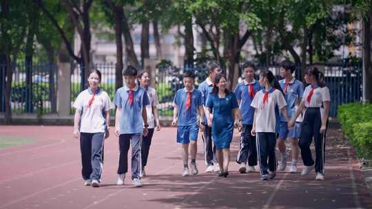 老师和同学们写意升格慢动作视频