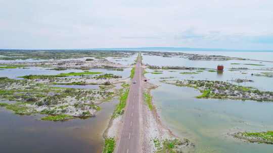 新疆北疆阿勒泰乌伦古湖湿地沼泽公路航拍