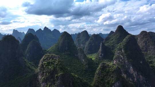 桂林阳朔群山