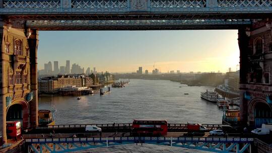 城市航拍伦敦桥城市天际线日出英国地标建筑
