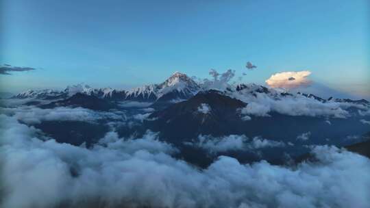 蜀山之王贡嘎雪山日照金山HDR航拍视频素材模板下载