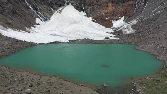 云南迪庆雨崩村冰湖梅里雪山自然风光