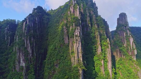 羊狮慕景区的石笋景点视频素材模板下载