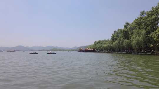 杭州西湖湖面水面波浪轮船