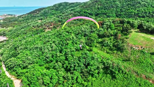 海边滑翔伞青岛风光青岛航拍