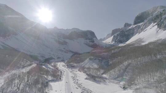 唯美大气震撼冬季长白山及瀑布雪景航拍