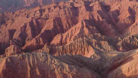 航拍新疆红山大峡谷视频素材模板下载
